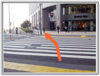 大阪駅中央北口 看板